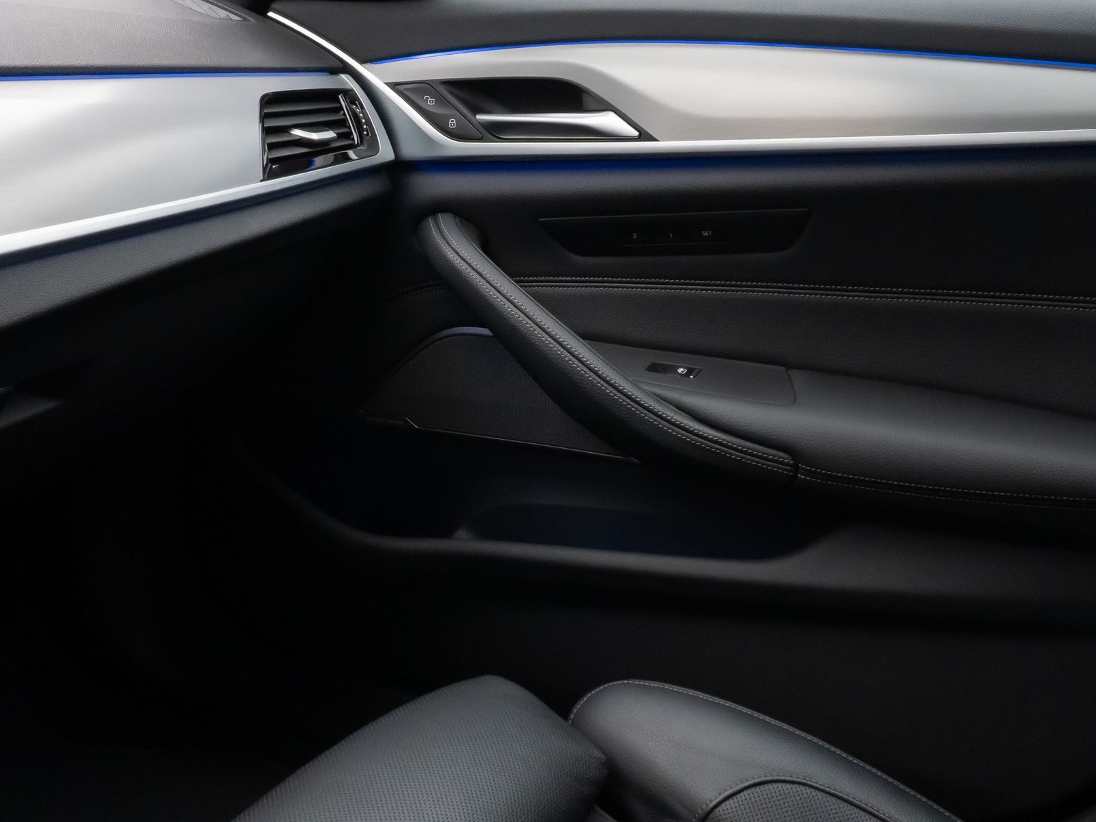 Fahrzeugabbildung BMW 540d xD M Sport Kamera HUD DAB H/K 4xKlima AHK