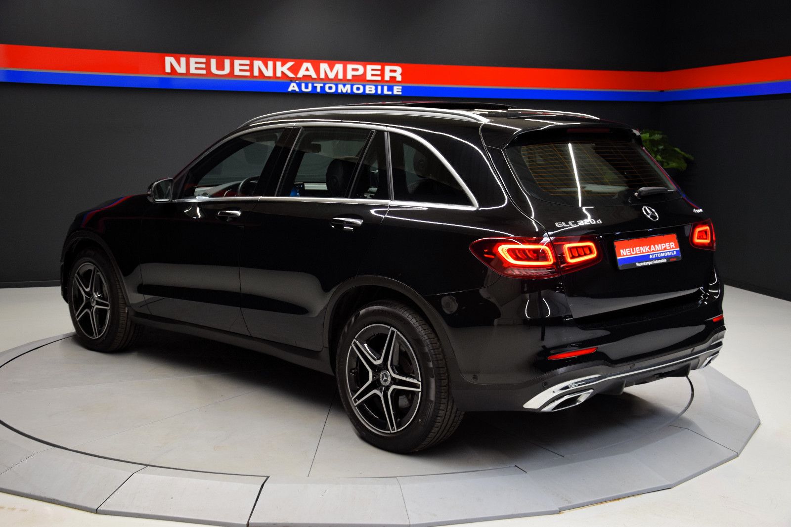 Fahrzeugabbildung Mercedes-Benz GLC 220 d 4Matic AMG Pano HuD Leder ACC Kamera