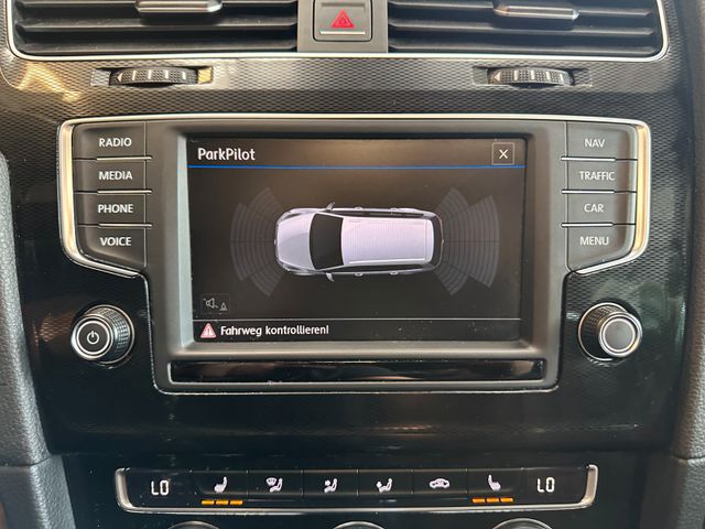 Volkswagen Golf *1.HAND*PANO*STHZ*AHK*ACC*NAV*2-ZONEN*