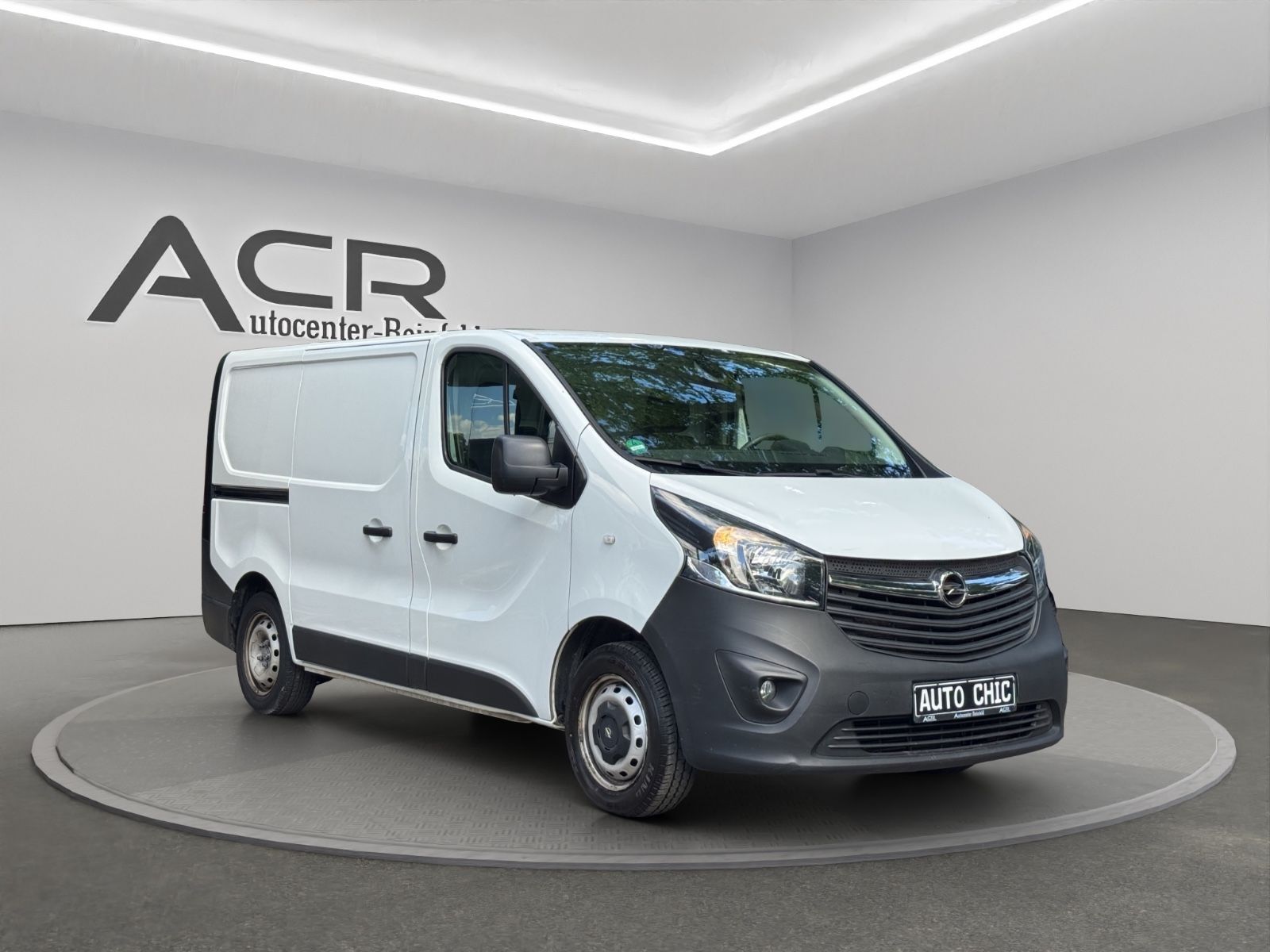 Opel Vivaro - 1
