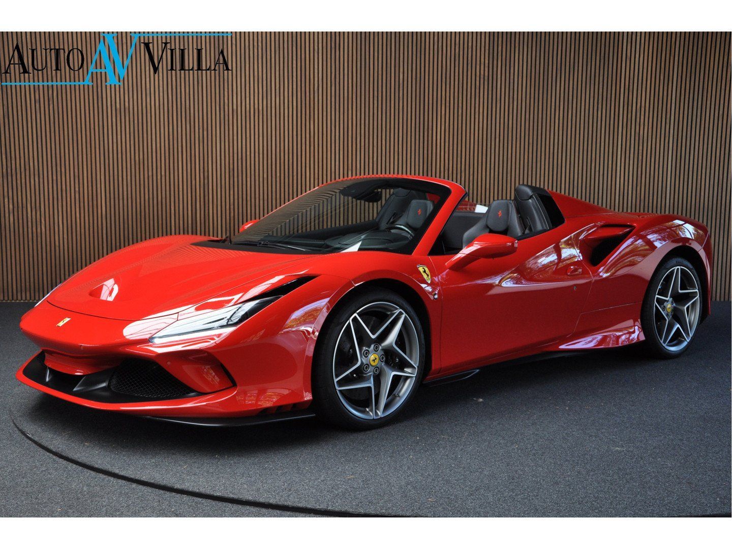 FERRARI F8