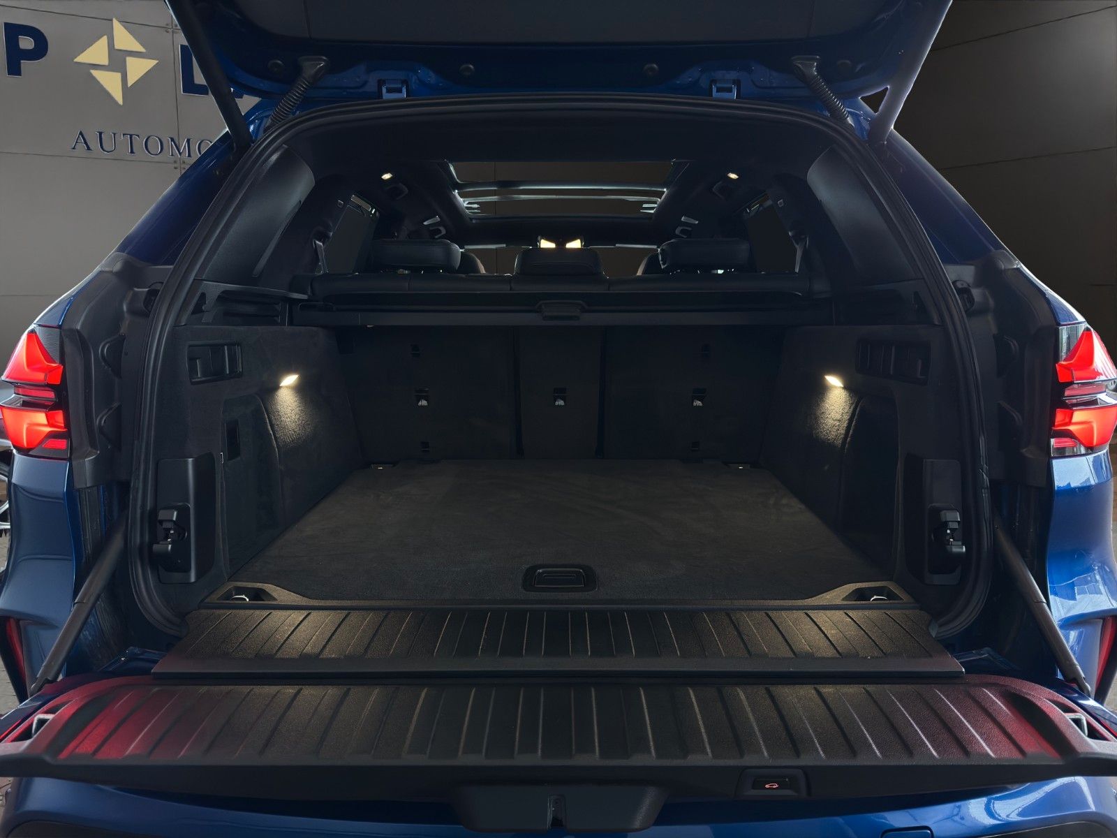 Fahrzeugabbildung BMW X5 M Competition HUD/Pano/B&W/Massage