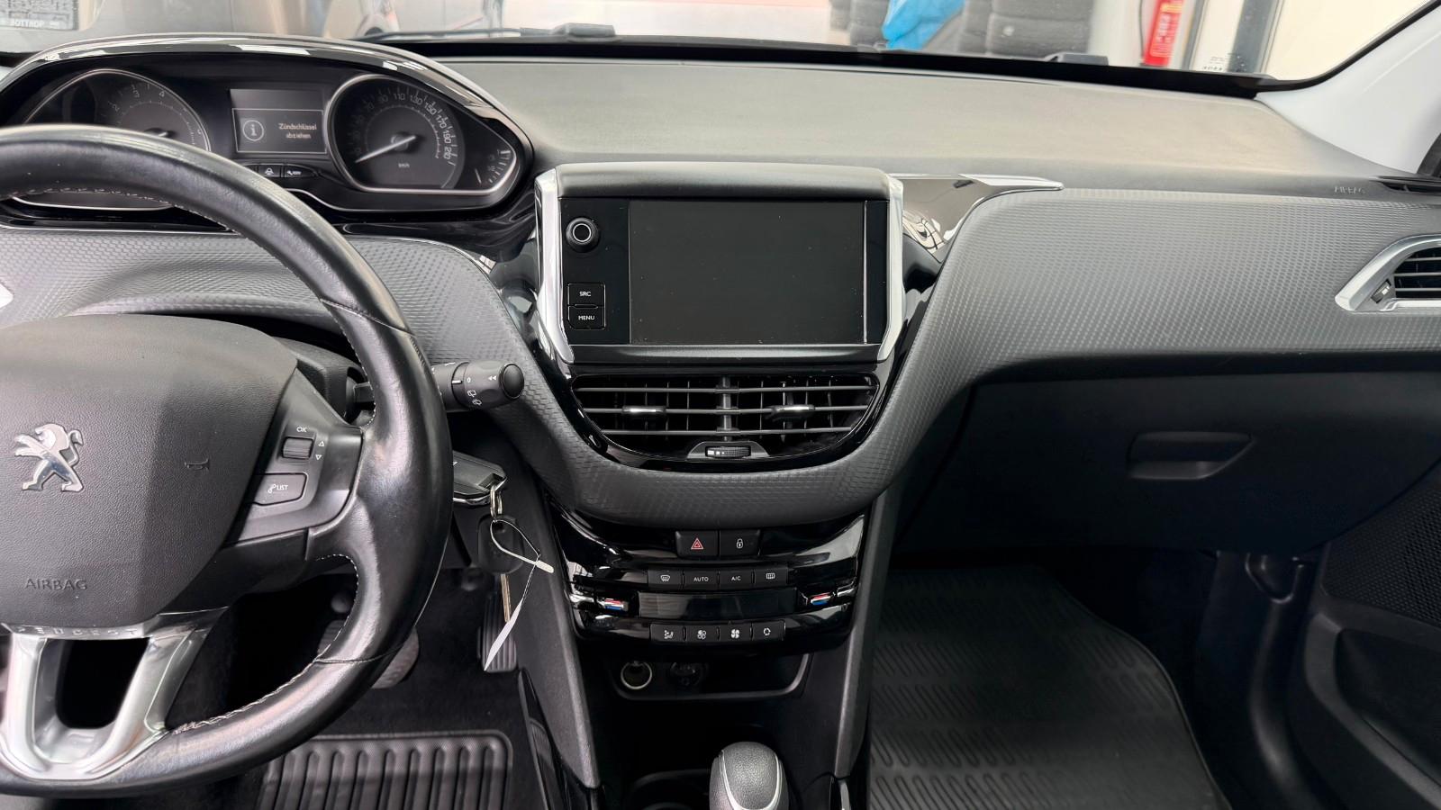 Peugeot 2008 Allure mega Ausstattung & gepflegt