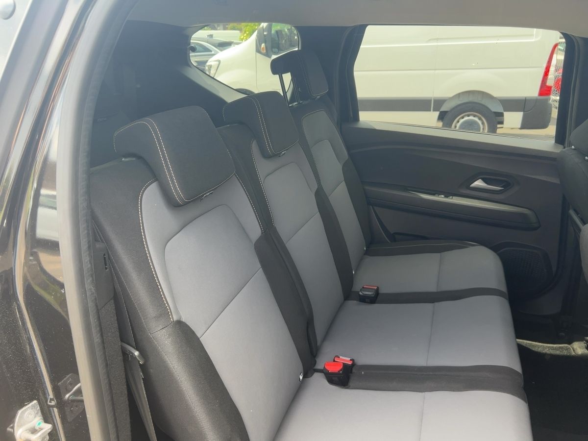 Fahrzeugabbildung Dacia Jogger Extreme+ TCe 110 7-Sitzer