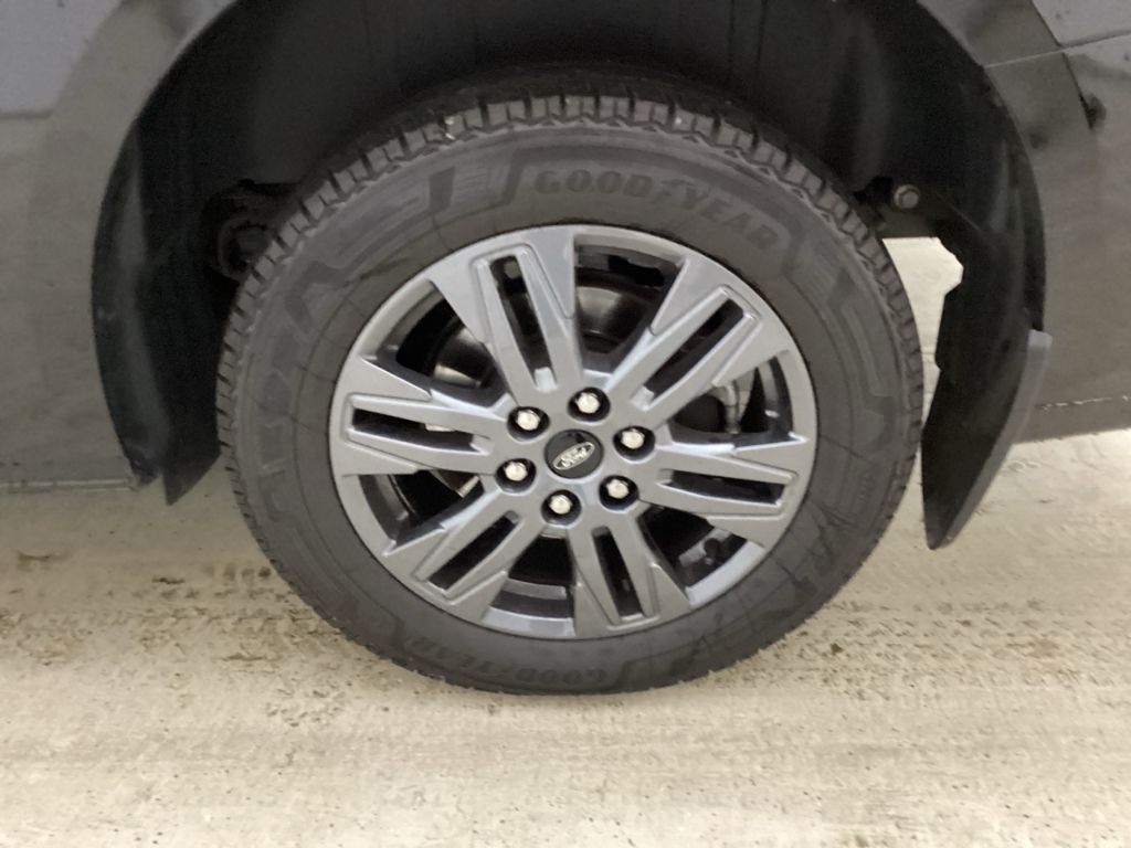 Fahrzeugabbildung Ford Tourneo Custom 320 L2 Titanium AWD AHK Navi LED