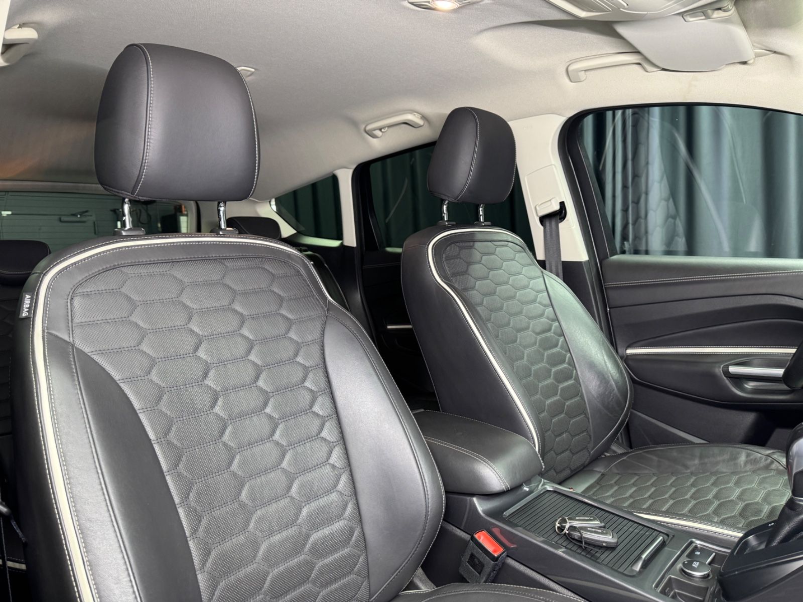 Fahrzeugabbildung Ford Kuga Vignale|SONY|AHK|NAVI|LEDER
