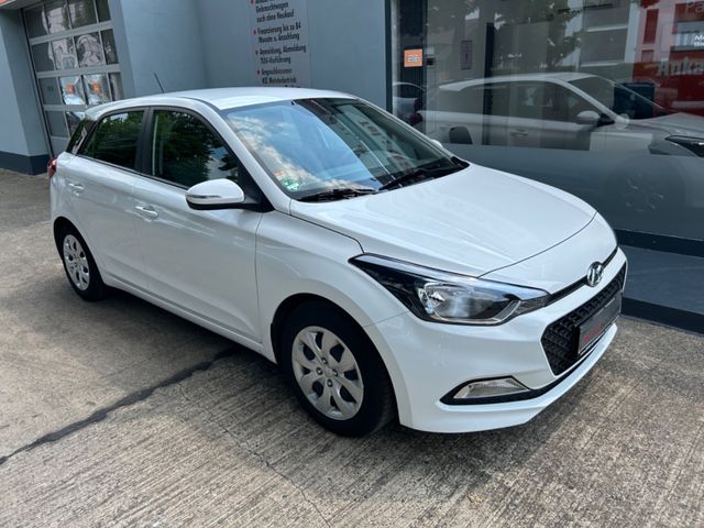 Fahrzeugabbildung Hyundai i20 +1.Hand+NaviZB+SHZ+WR+SR+Klima+