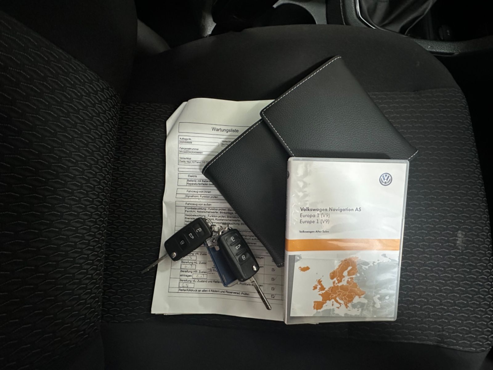 Fahrzeugabbildung Volkswagen Caddy PKW Maxi Trendline BMT *110KW, AHK*