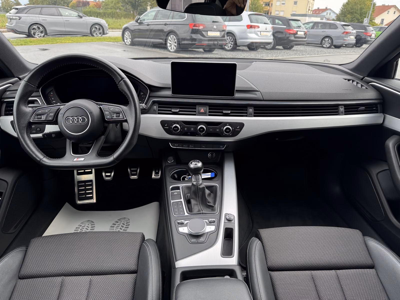 AUDI A4 AVANT 2.0 TFSI 190ch S-LINE BVM Pack sport Toit pano Sièges sport chauffants Historique présent - 2EME MAIN