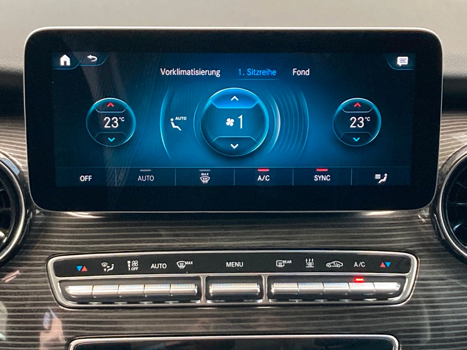 Fahrzeugabbildung Mercedes-Benz 300 AVG lang 7 Sitze BURMESTER Sitzbelüftung