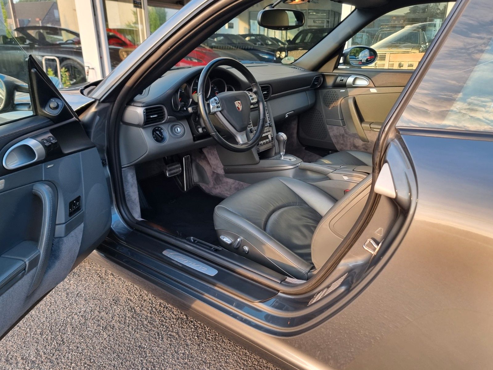 Fahrzeugabbildung Porsche 997 Carrera/Dt./Historie/Meteor Grau/Top
