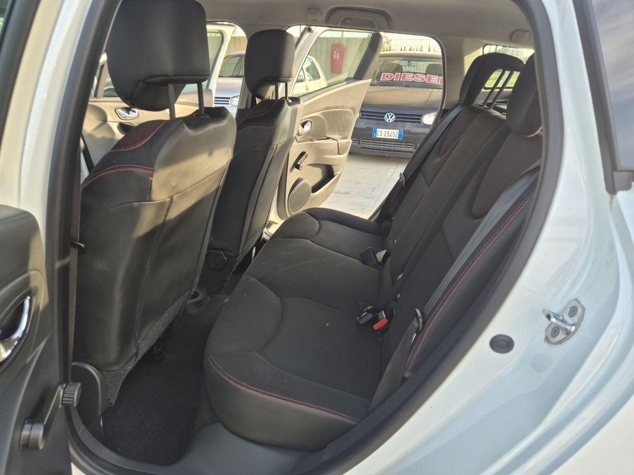 Renault Clio 2015 — photo 14