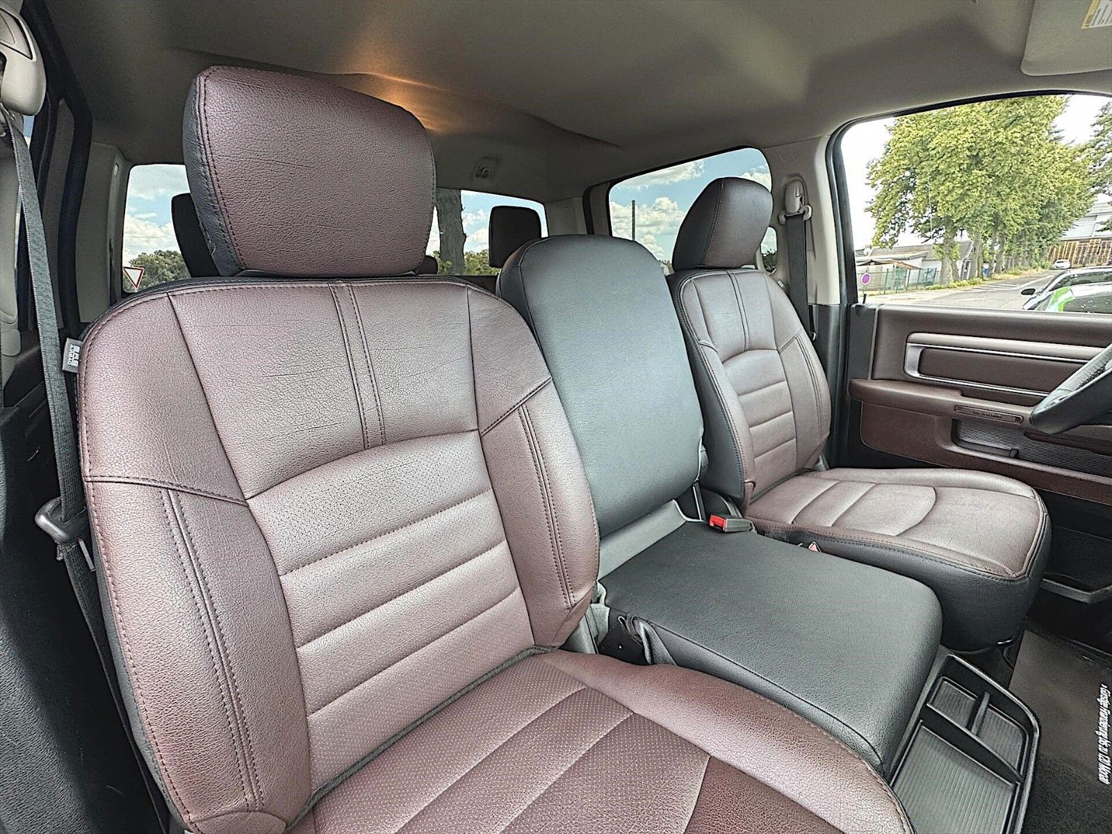 Fahrzeugabbildung Dodge RAM 5.7 V8 HEMI SPORT CrewCab 6 Sitze LPG PRINS