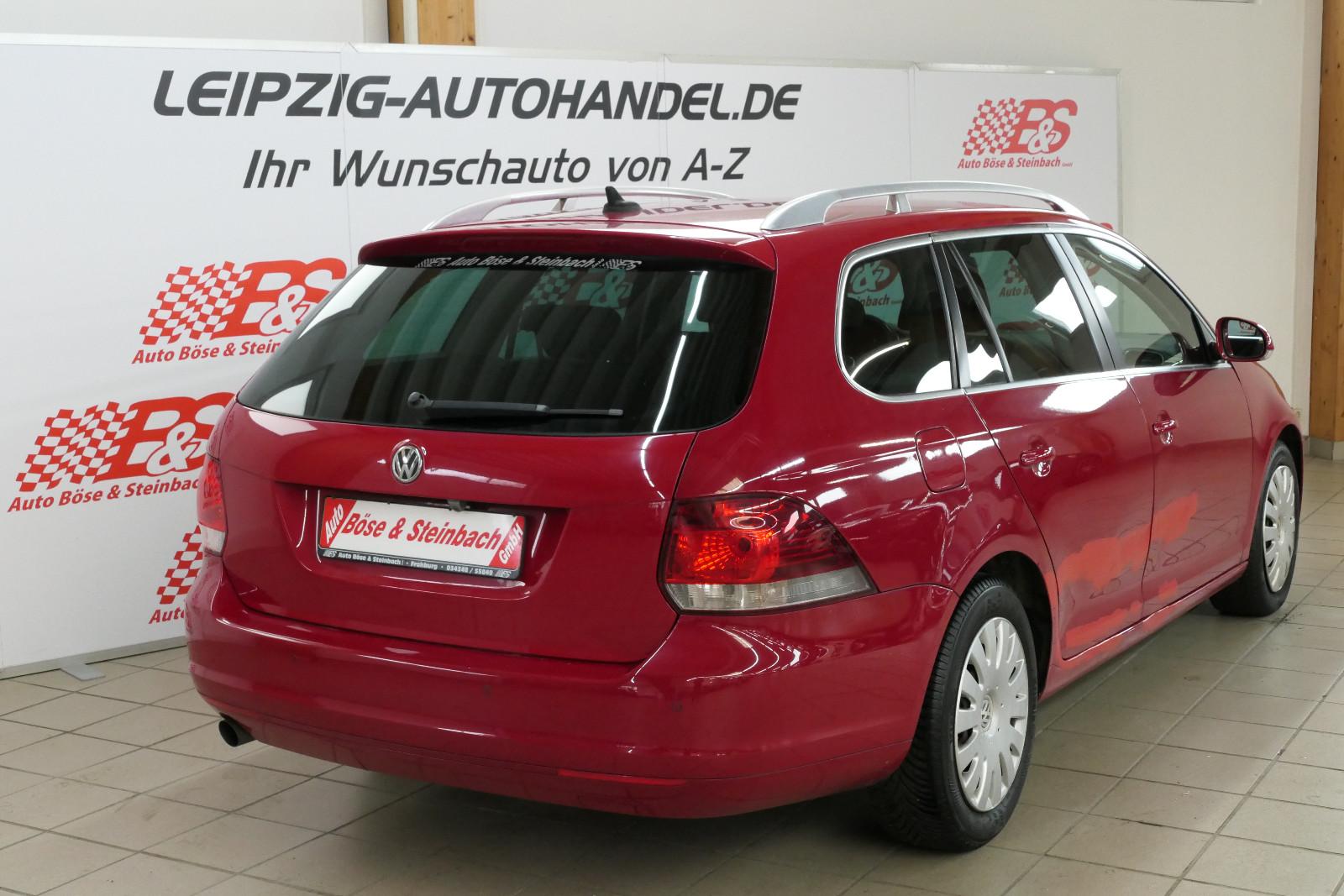 Volkswagen Golf 2011 — interior