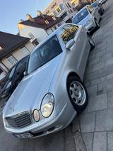 Mercedes-Benz E 240 4MATIC CLASSIC TÜV neu   - silberne Mercedes-Benz E 240