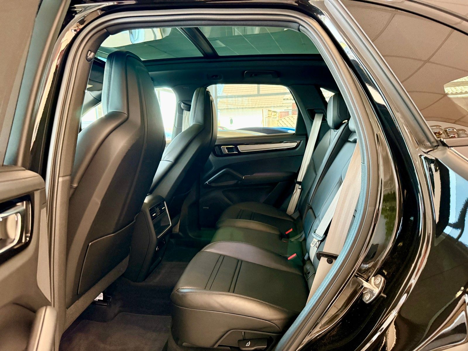 Fahrzeugabbildung Porsche Cayenne V6 Platinum Edition Luftfederung/AHK/21"