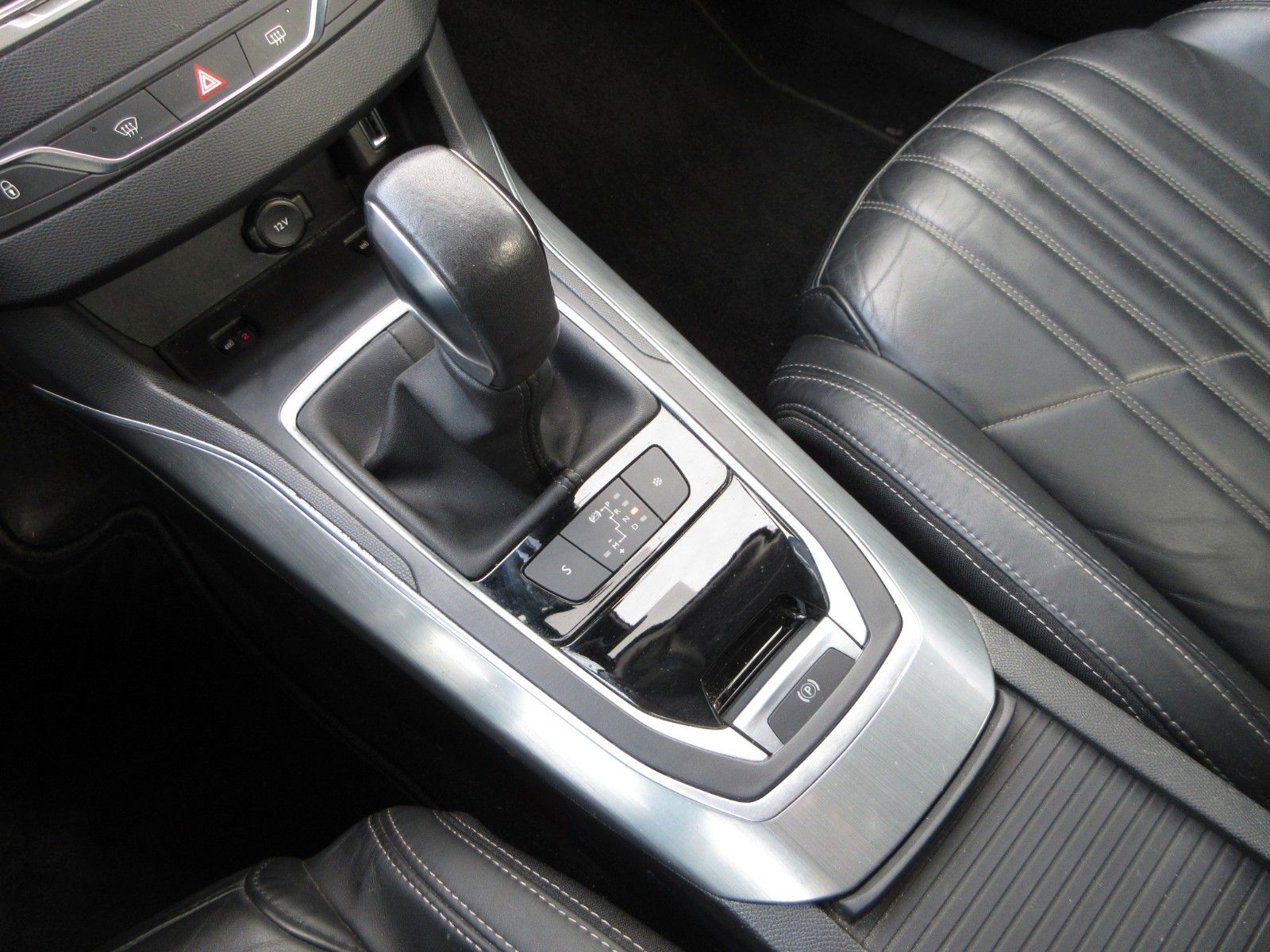 Fahrzeugabbildung Peugeot 308 SW Allure 1.5D LED/NAVI/LEDER/SHZ/PDC