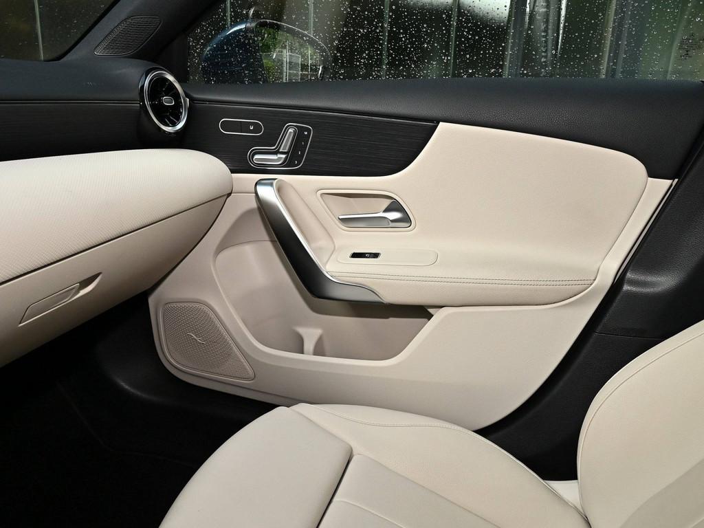 Mercedes-Benz A 250 Limo Progressive PANO MULTIB. LED 360° SHZ