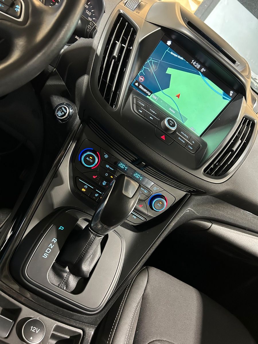 Fahrzeugabbildung Ford Kuga Titanium/PANO/AMBIENTE/KAMERA