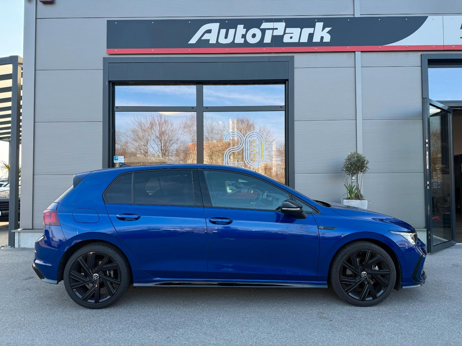 Volkswagen Golf VIII R-Line 2.0TSI DSG PANO Black-Line NAVI