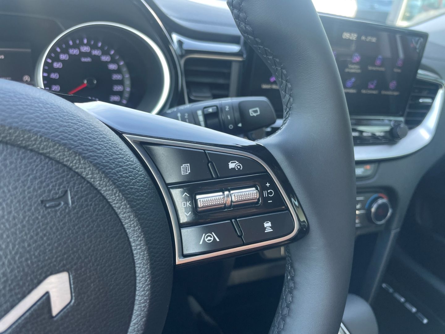 Fahrzeugabbildung Kia Ceed Ultimate Edition DCT,JBL,LED, Kamera,Tot.Wi