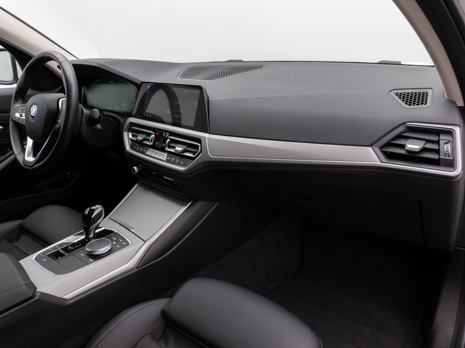 Fahrzeugabbildung BMW 320e Kamera Leder DAB Alarm DrivAssistent Sport