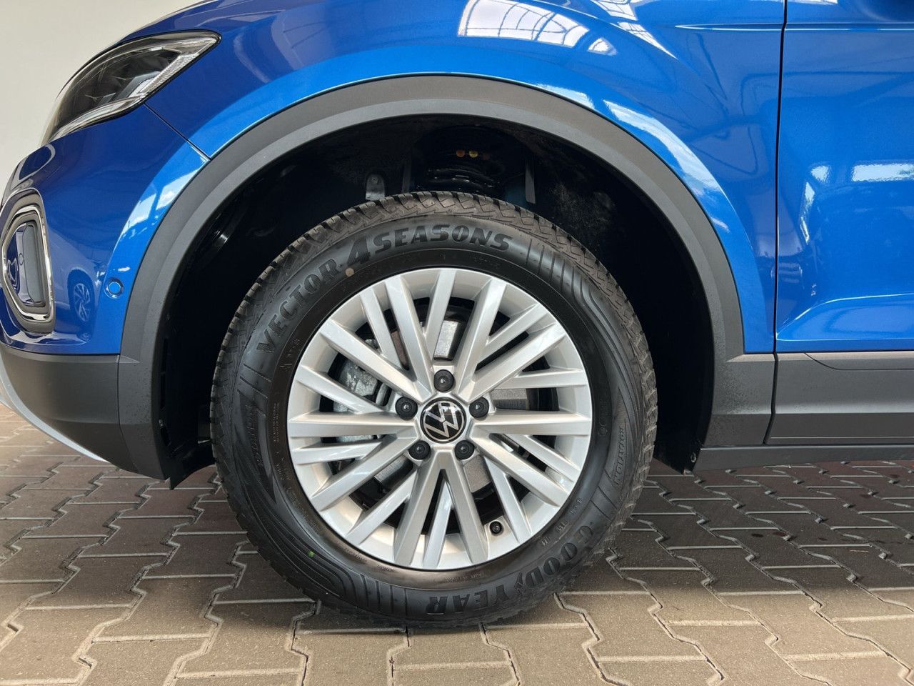 Volkswagen T-Roc LIFE 1.5 TSI DSG AHK LED NAVI foto 4