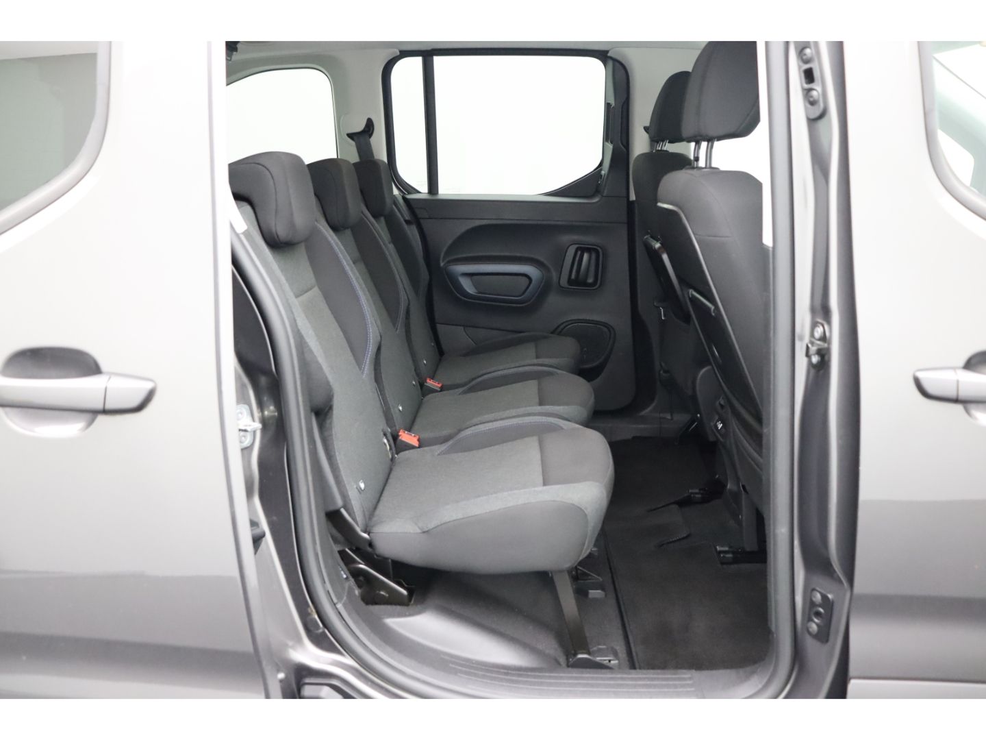 Fahrzeugabbildung Peugeot Rifter 1.2 Pure Tech Allure Pack L1 AUTOMATIK