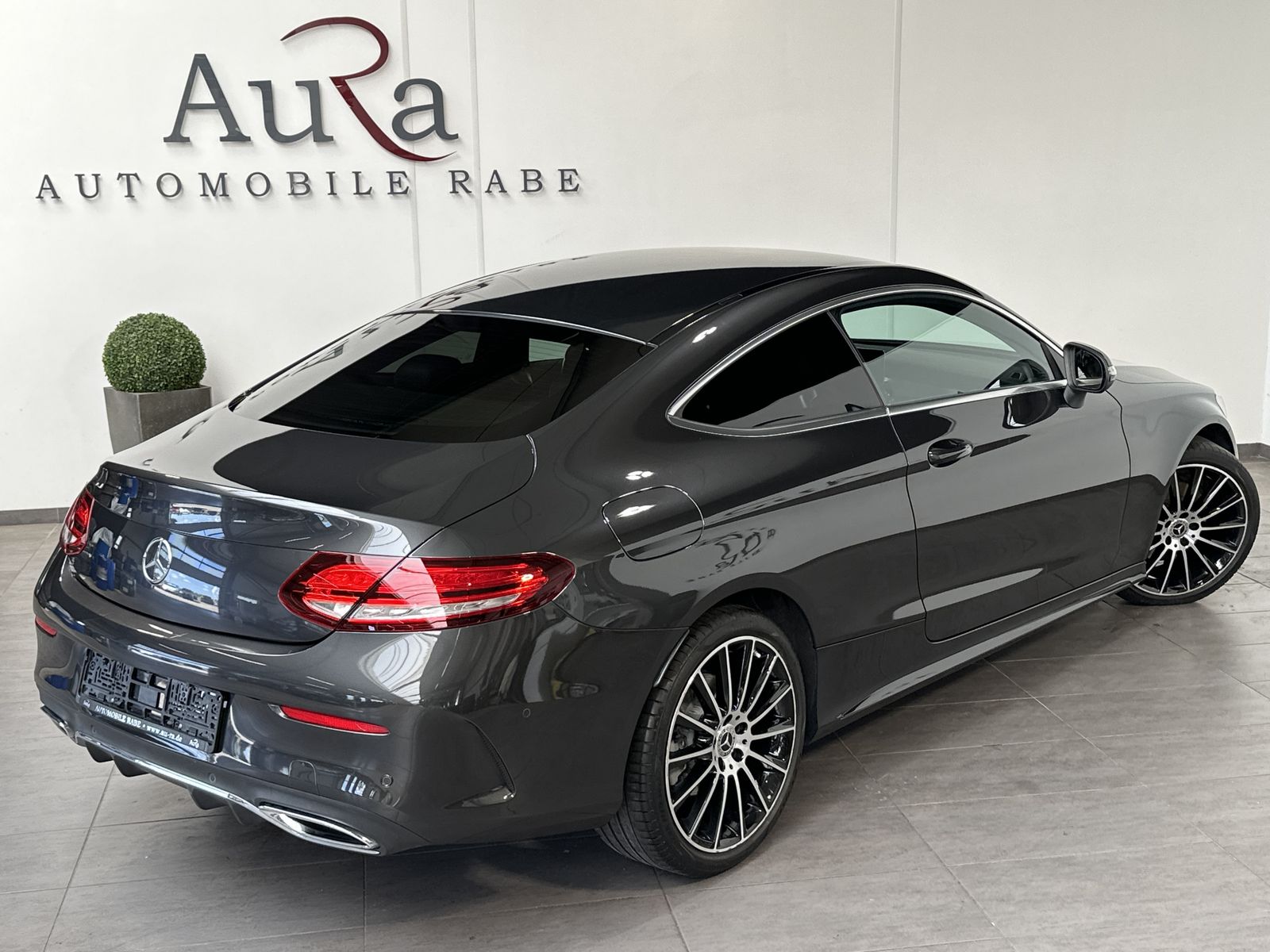 Fahrzeugabbildung Mercedes-Benz C 220d Coupé 4M AMG-Line NAV+LED+CARPLAY+19ZO+PP