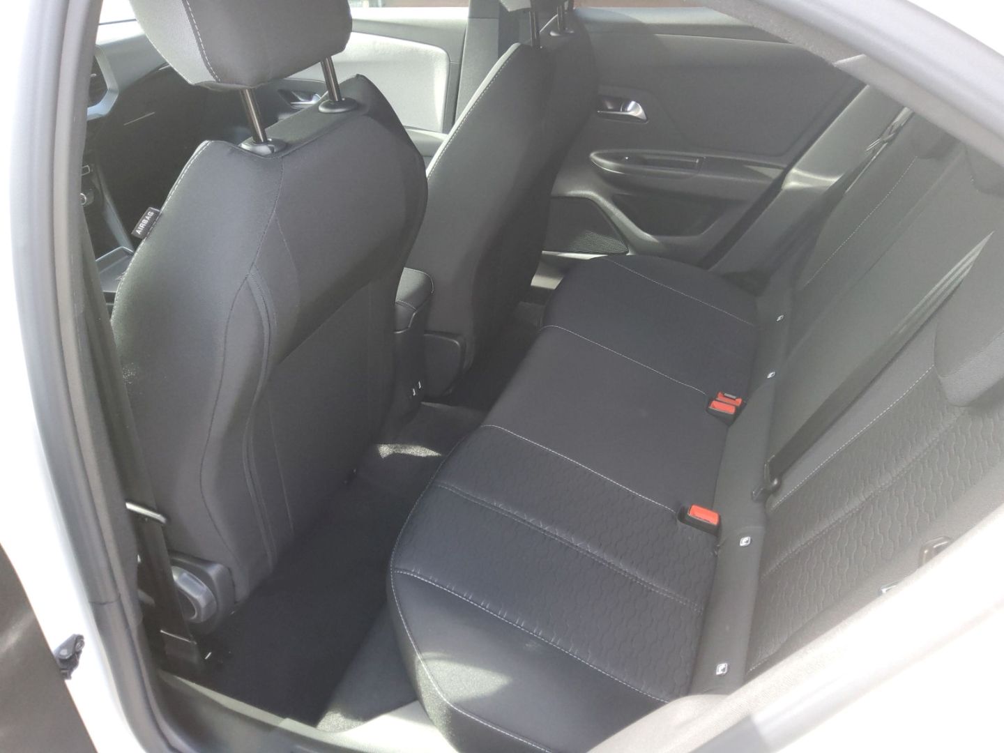 Fahrzeugabbildung Opel Mokka-e Edition Wärmepumpe Komfort-Paket LED Car