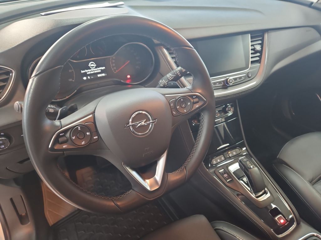 Fahrzeugabbildung Opel Grandland X Plug-in-Hybrid 4x4 1.6 DI Aut. Ultim