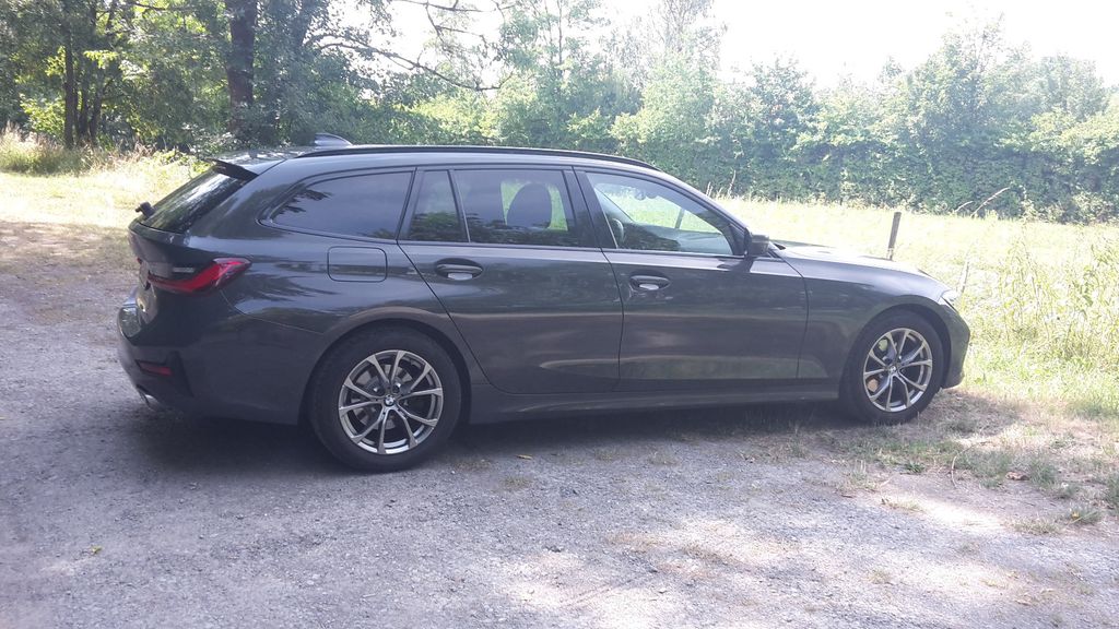 Image of BMW 320