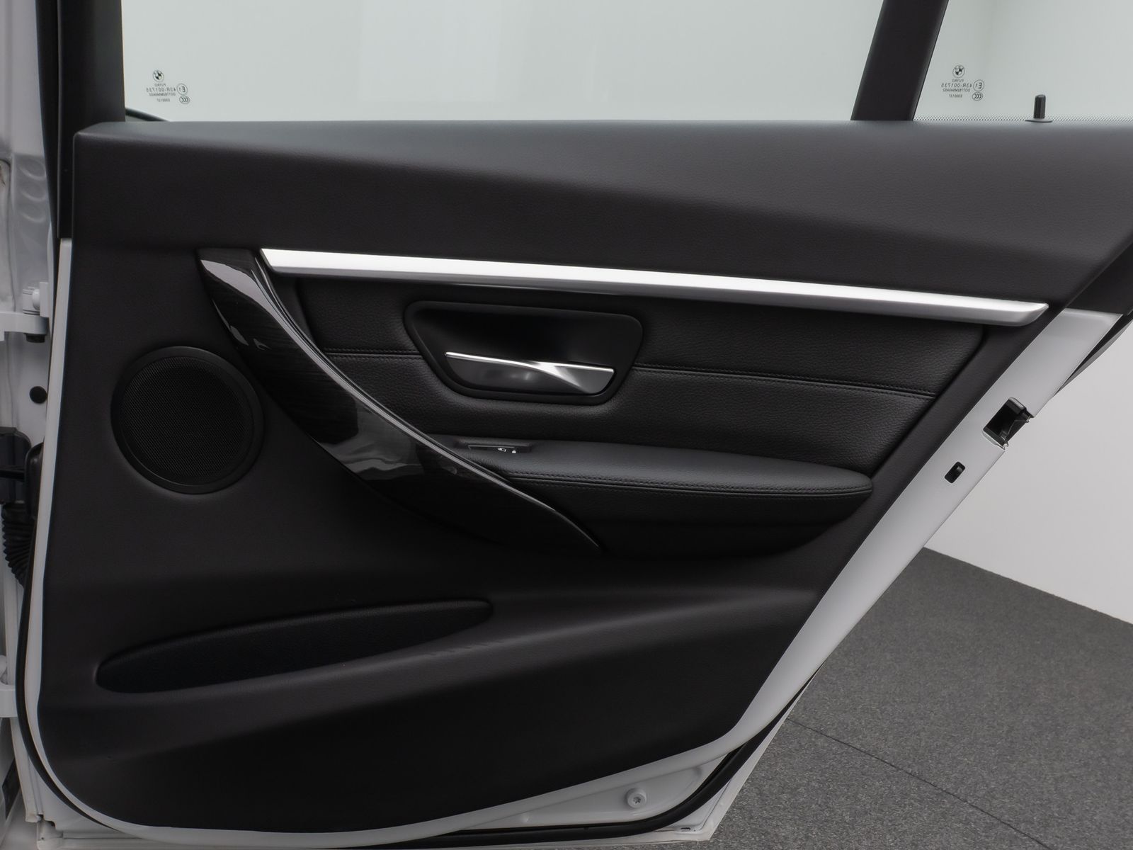 Fahrzeugabbildung BMW 320d Luxury Line Kamera HUD HiFi Stop&Go Komfort