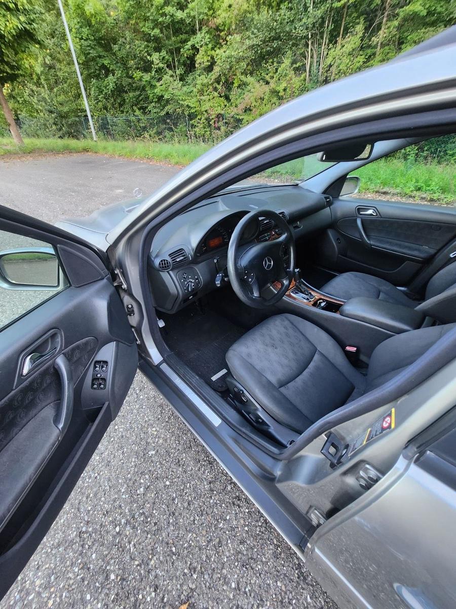 Mercedes-Benz C180 2004 — photo 12