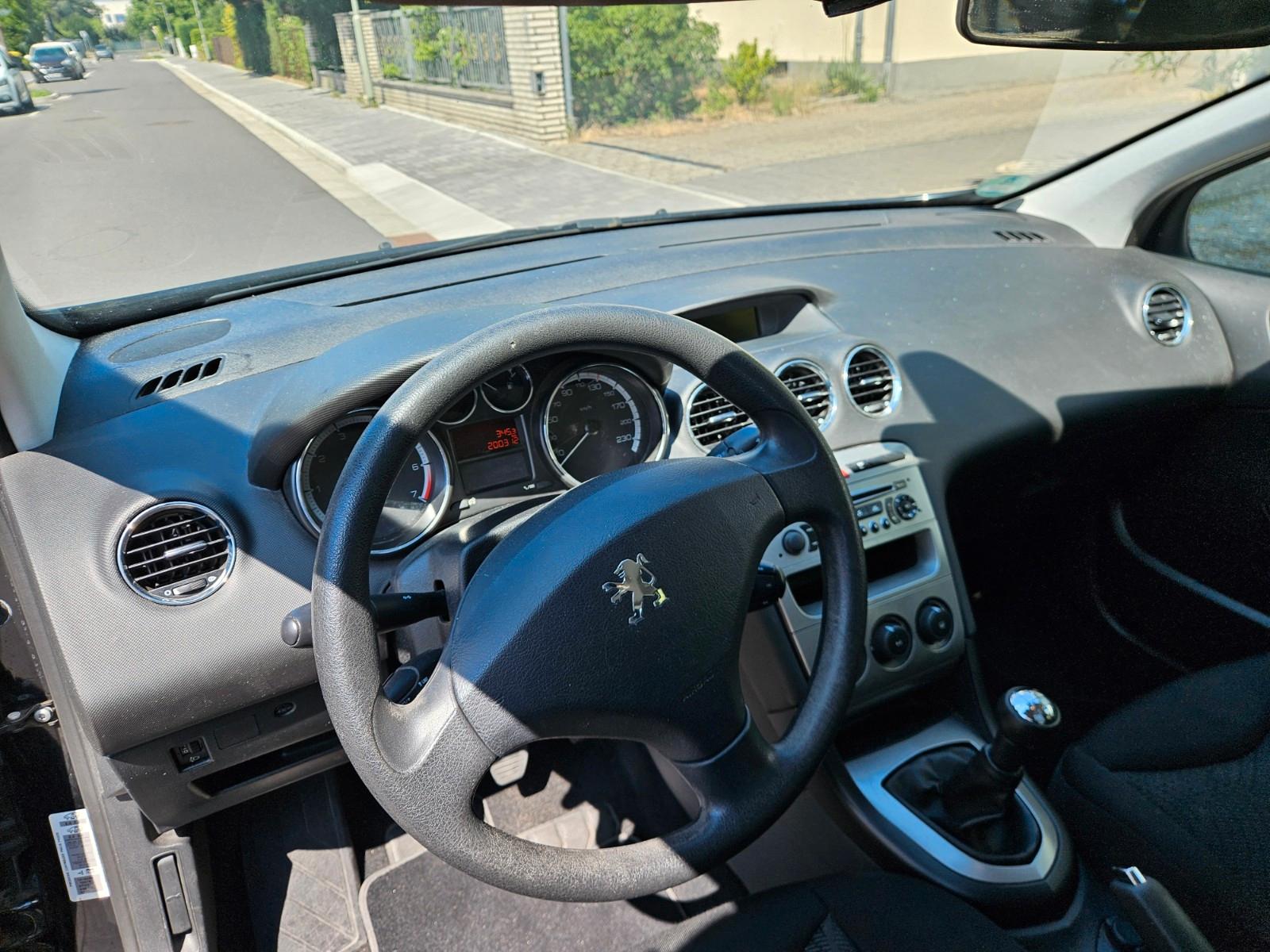 Peugeot 308 2010 — photo 9