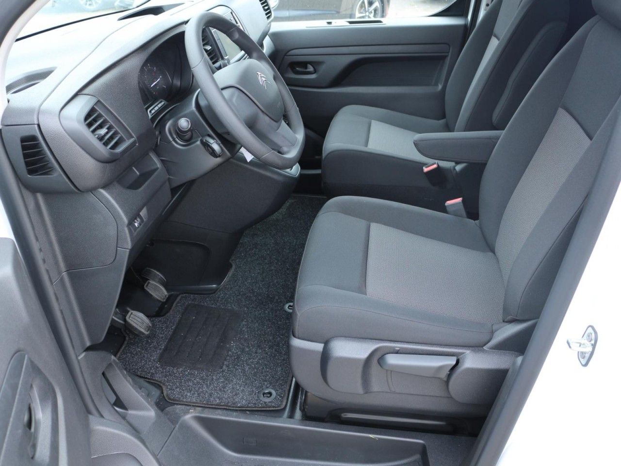 Fahrzeugabbildung Citroën JUMPY STANDARD 1.5 BlueHDi 100
