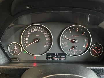 BMW 318 d Limousine *2. Hand*Bi-Xenon*Navi*Klima*SHZ