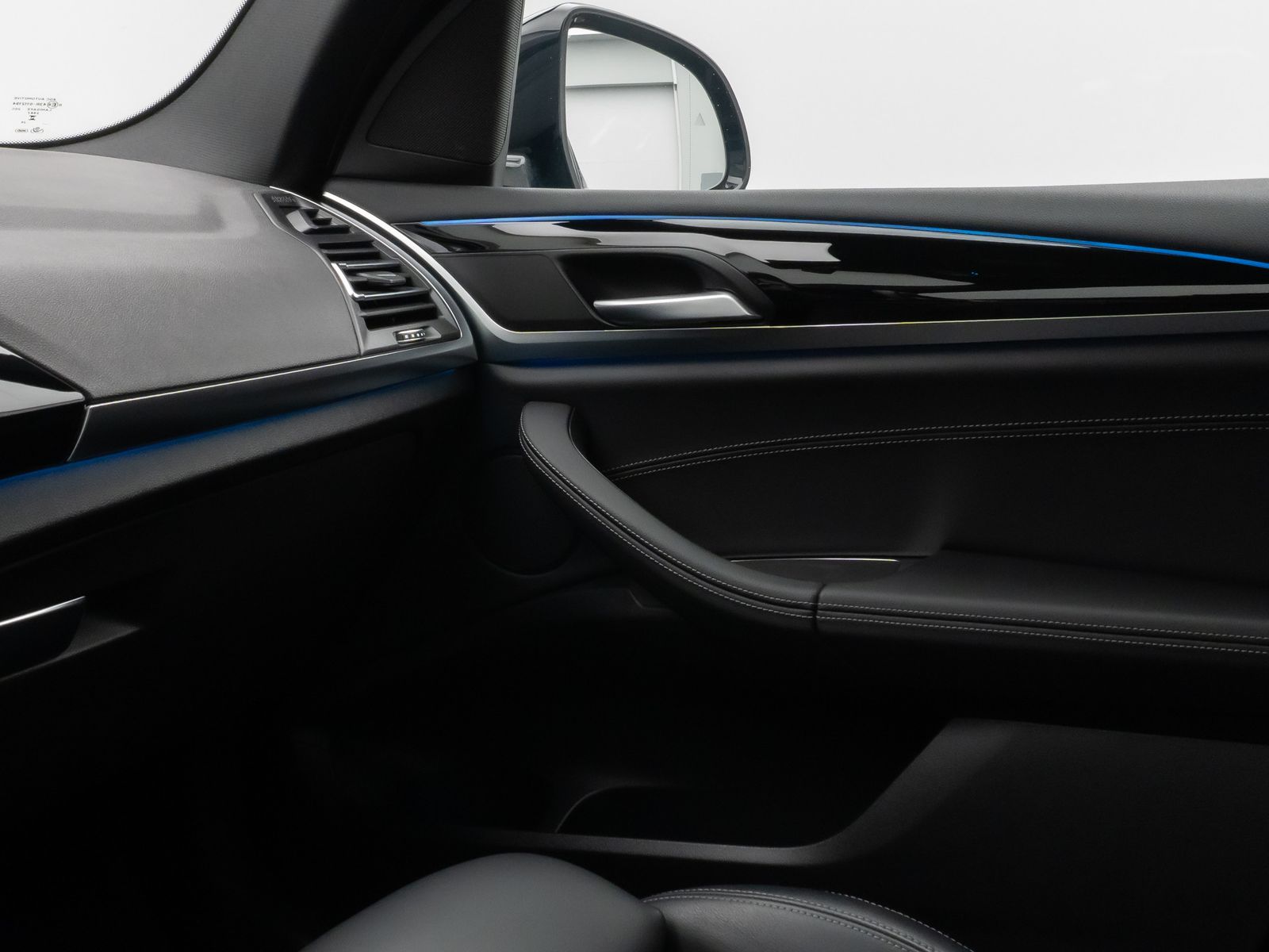 Fahrzeugabbildung BMW X3 xD30e Kamera HUD DAB HiFi Komfort Sport AHK