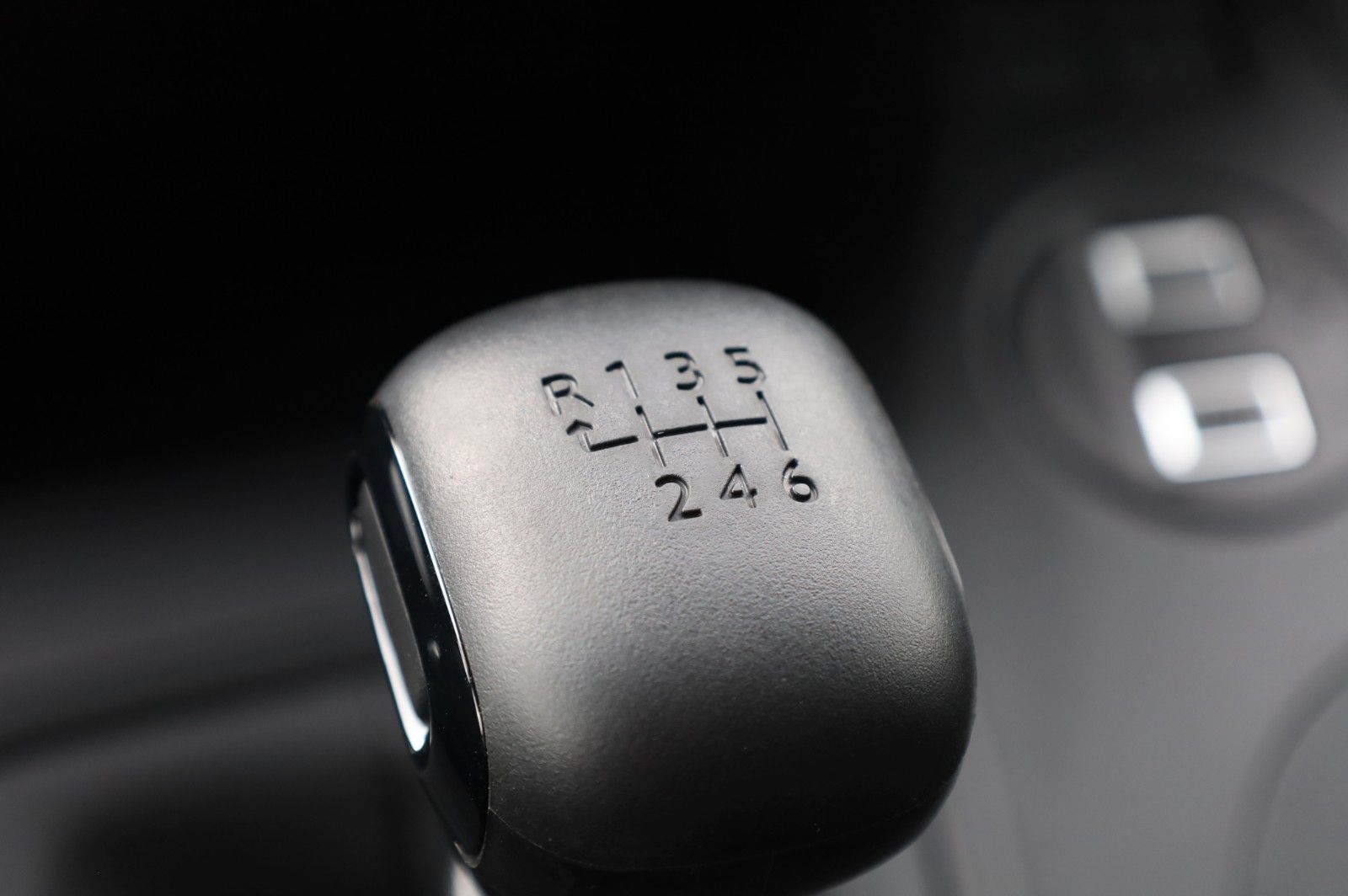 Fahrzeugabbildung Opel Combo Cargo 1,5 D Sitze- +Frontscheibe beheizt