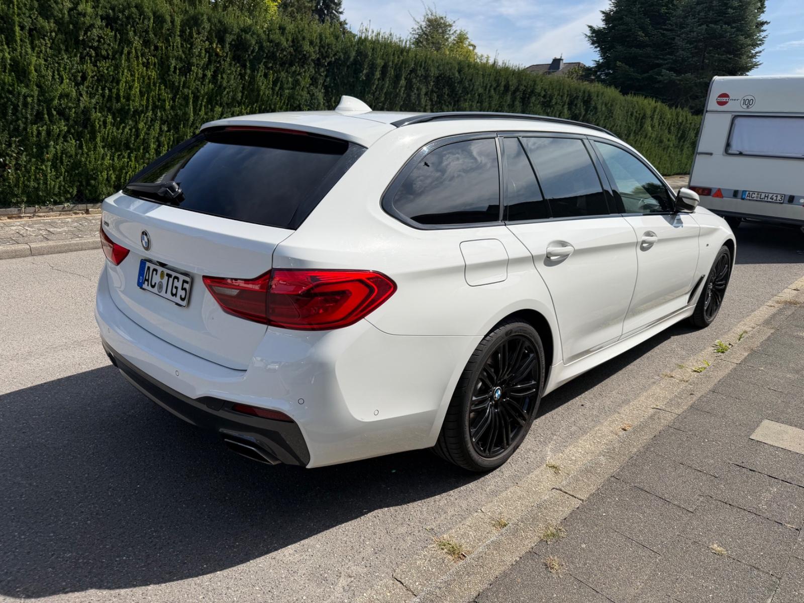 BMW 530d xDrive Touring M Sportpaket Pano AHK ACC 