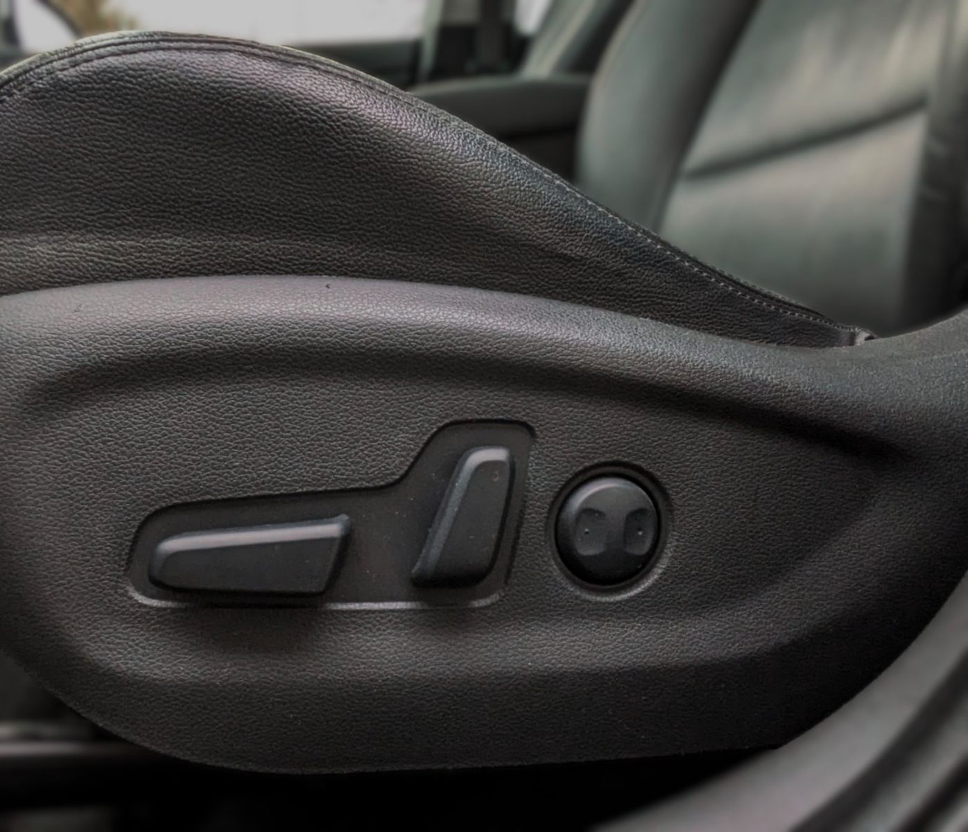 Fahrzeugabbildung Hyundai Tucson PREMIUM 4WD LEDER NAVI PANO PARKASS. LED