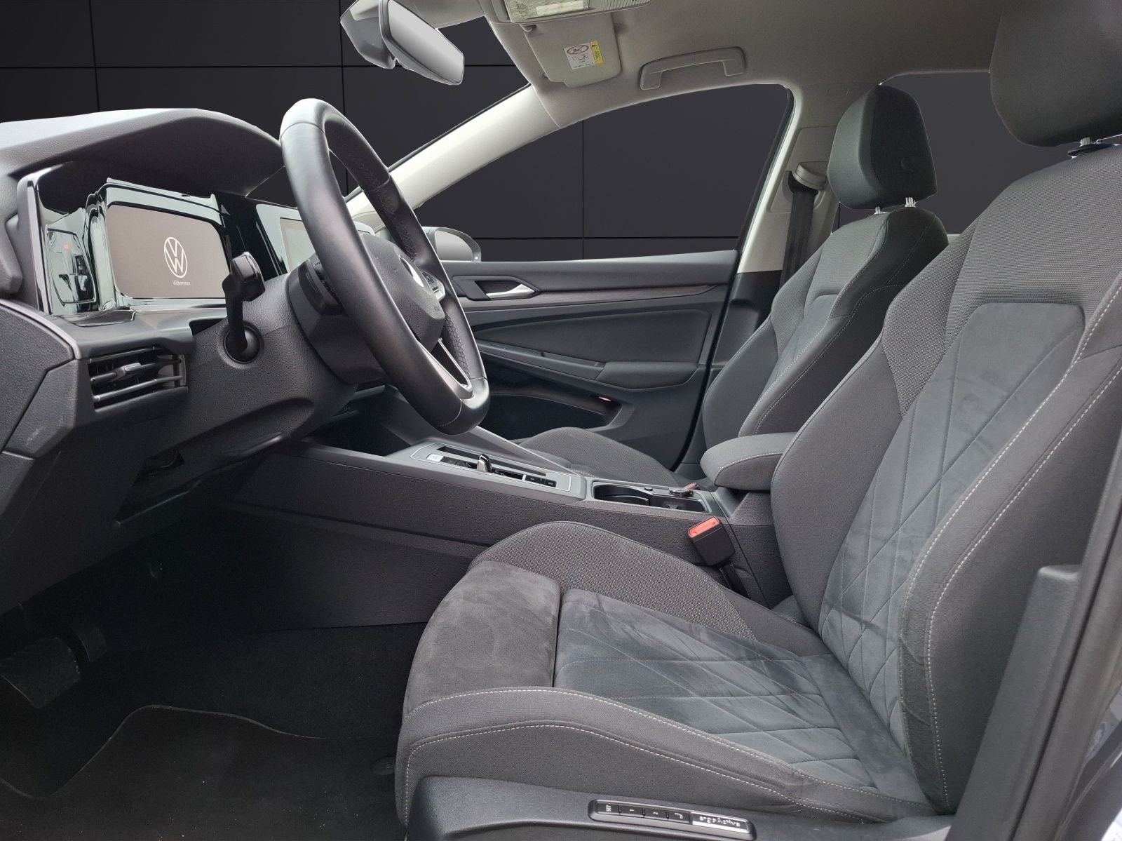 Fahrzeugabbildung Volkswagen Golf VIII Variant TDI Style DSG LED Navi AID ACC