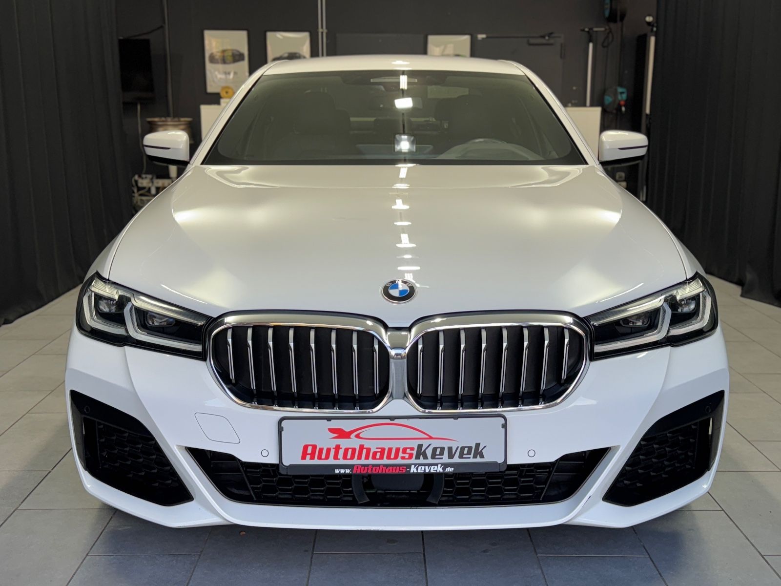 Fahrzeugabbildung BMW 520d xDrive M Sport|HEAD-UP|ACC|LASER|