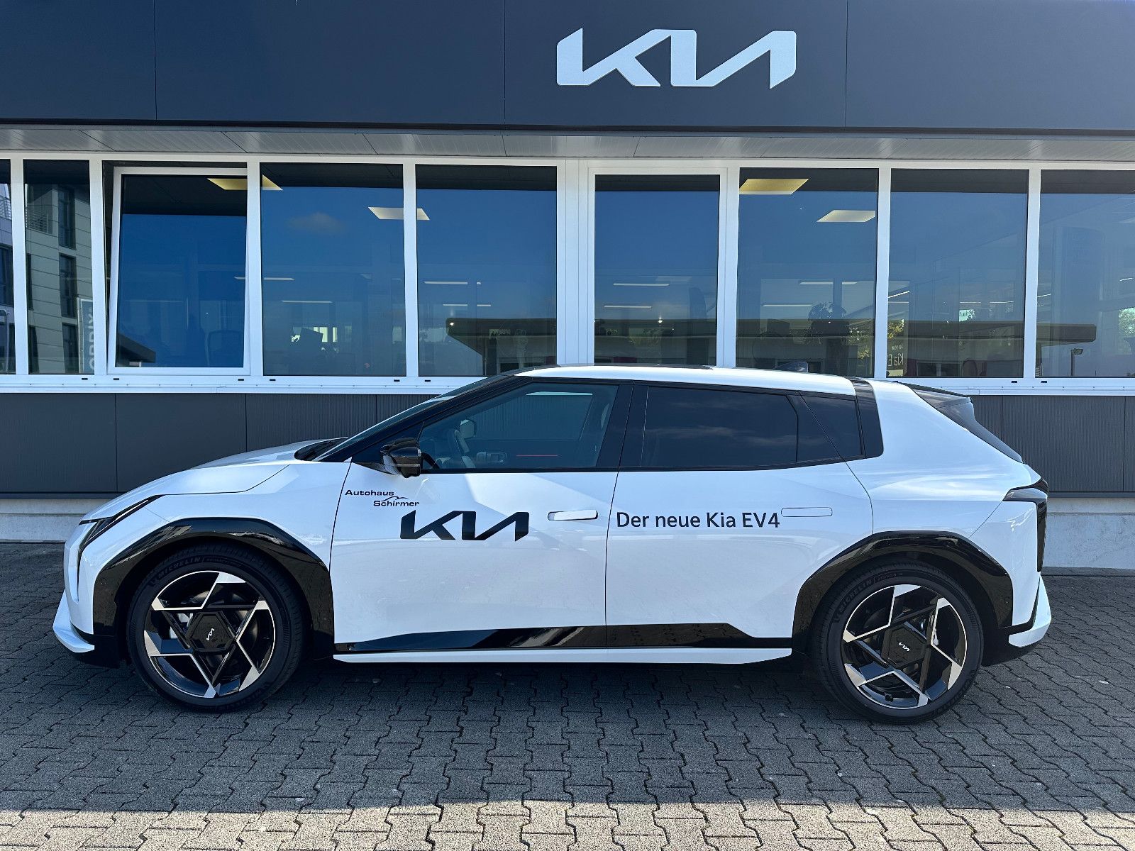 Fahrzeugabbildung Kia EV4 81 FWD GTL DWP COM CON GD