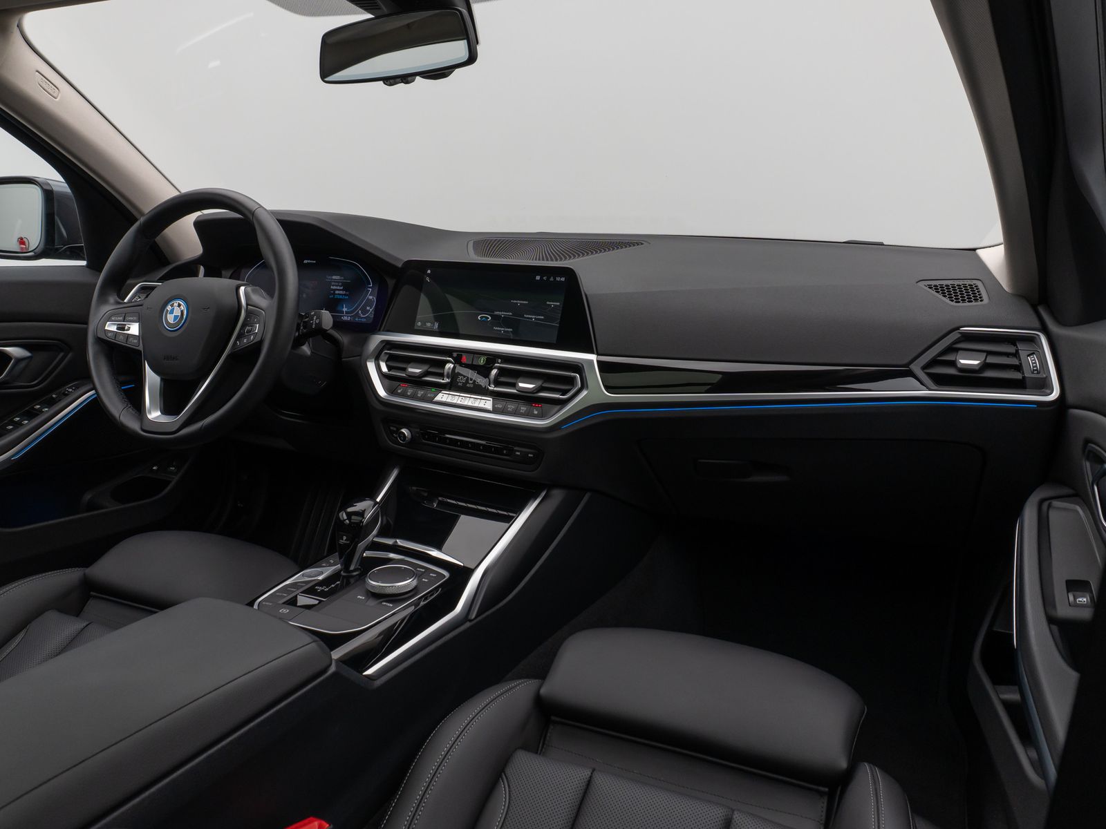 Fahrzeugabbildung BMW 320e Sport Line Panorama DAB CockPitPr PDC Alarm