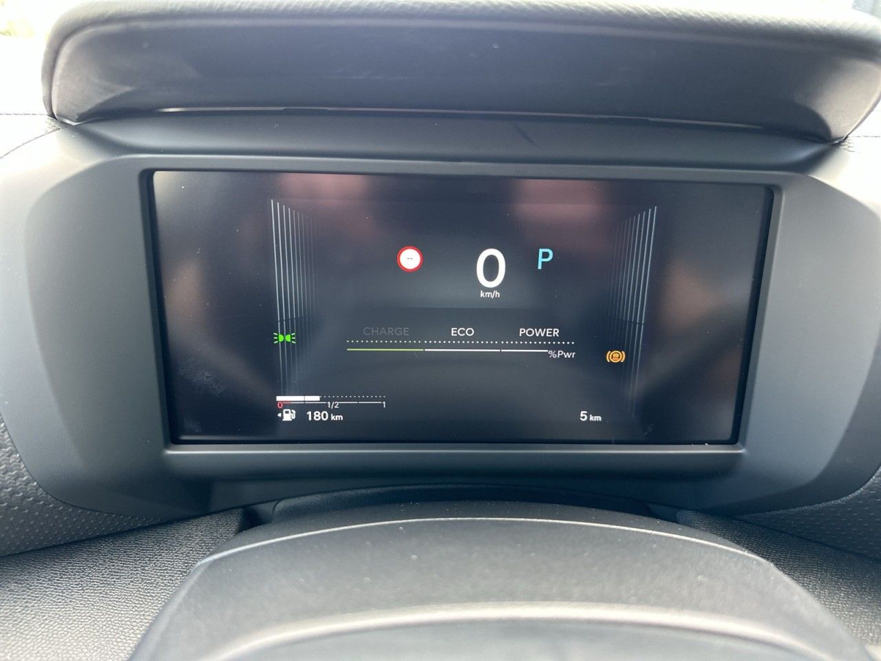 Fahrzeugabbildung Citroën C4 X Hybrid MAX - mit KI generiert/bearbeitet