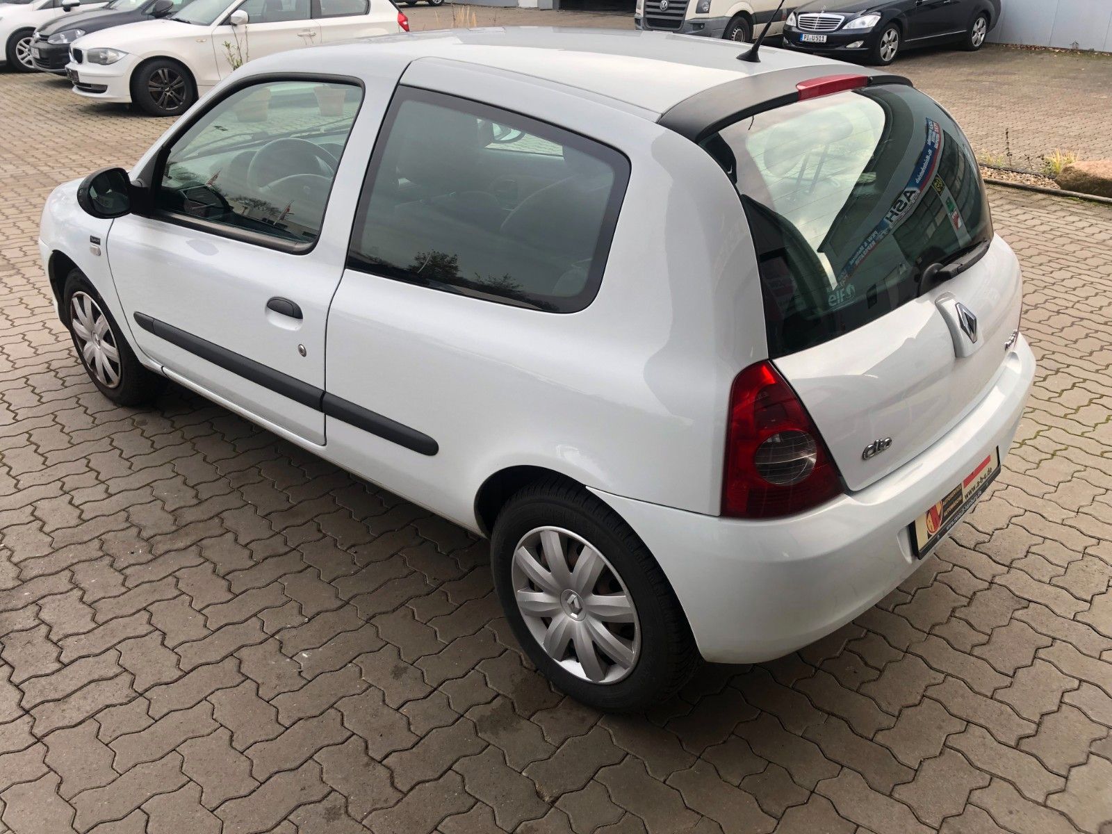 Fahrzeugabbildung Renault Clio II Campus YAHOO! 1.Hand TÜV 11/2027!!!