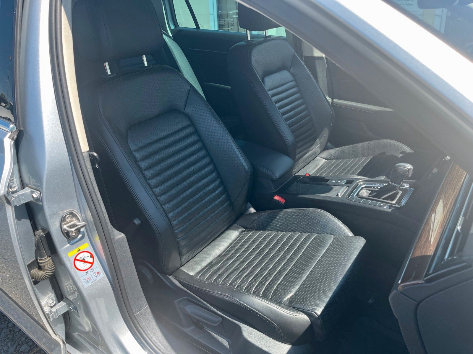 Fahrzeugabbildung Volkswagen Passat Variant 1.8 TSI DSG Navi Leder HIGHLINE