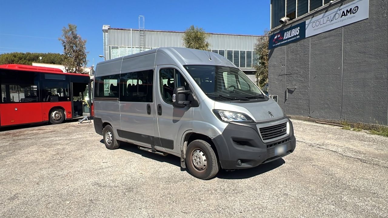 Peugeot Minibus per disabili 9 posti usato Peugeot Boxer