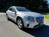 Mercedes-Benz GLA 180 GLA -Klasse GLA 180 - silberne Mercedes-Benz GLA 180
